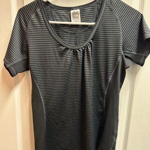 The North Face Women's Gray Striped Short Sleeve Tee size M/ NWOT. A 213